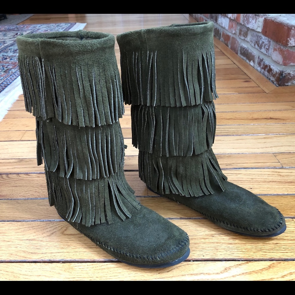 Minnetonka 3 layer fringe moccasins boot size 8
